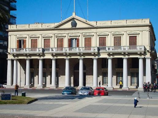 Responsabilidad del Estado por daños a los funcionarios públicos
